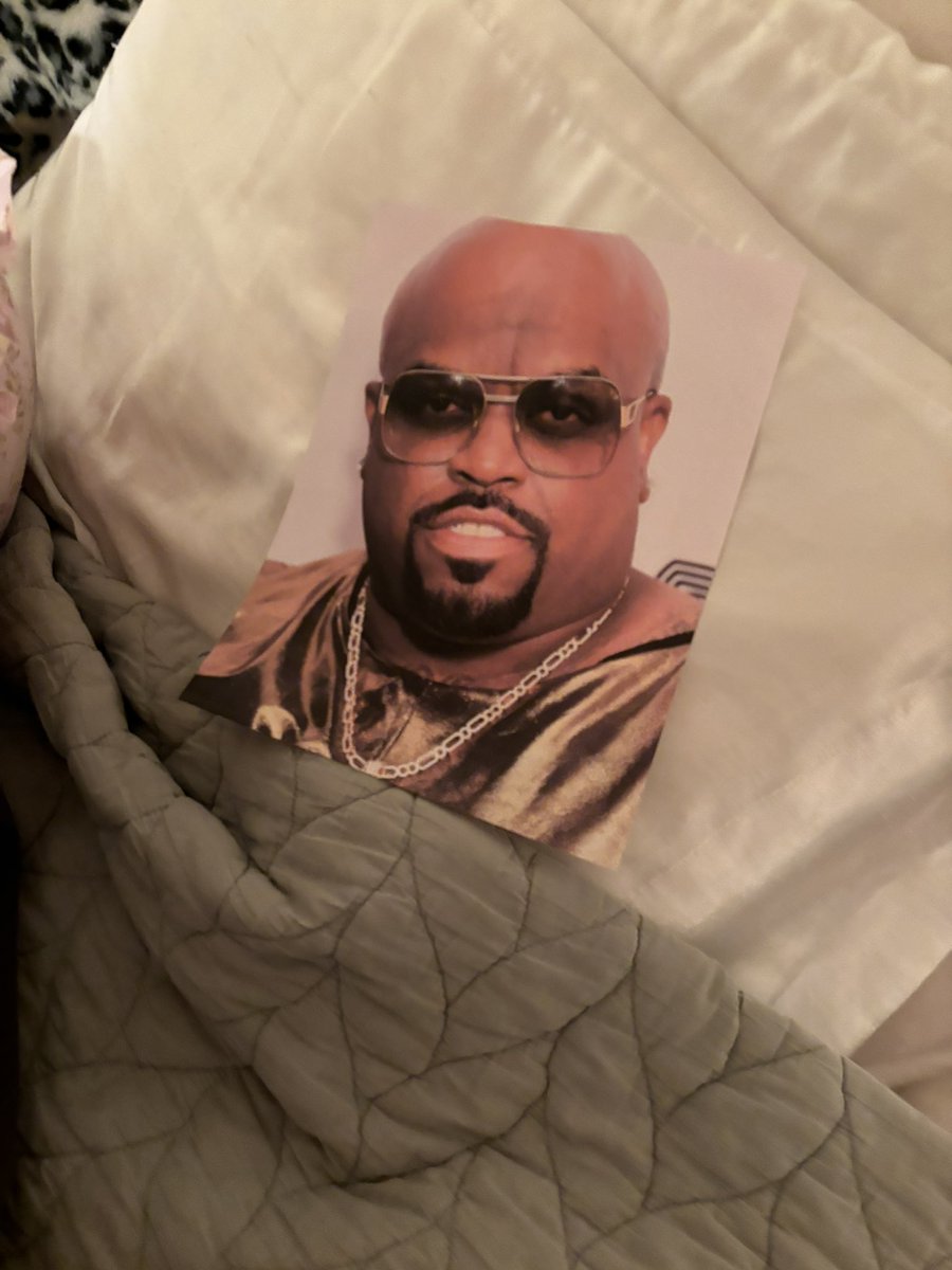 lucxsco's tweet photo. My brother decided to hide ceelo green around: https://t.co/iGZT0CnYn6