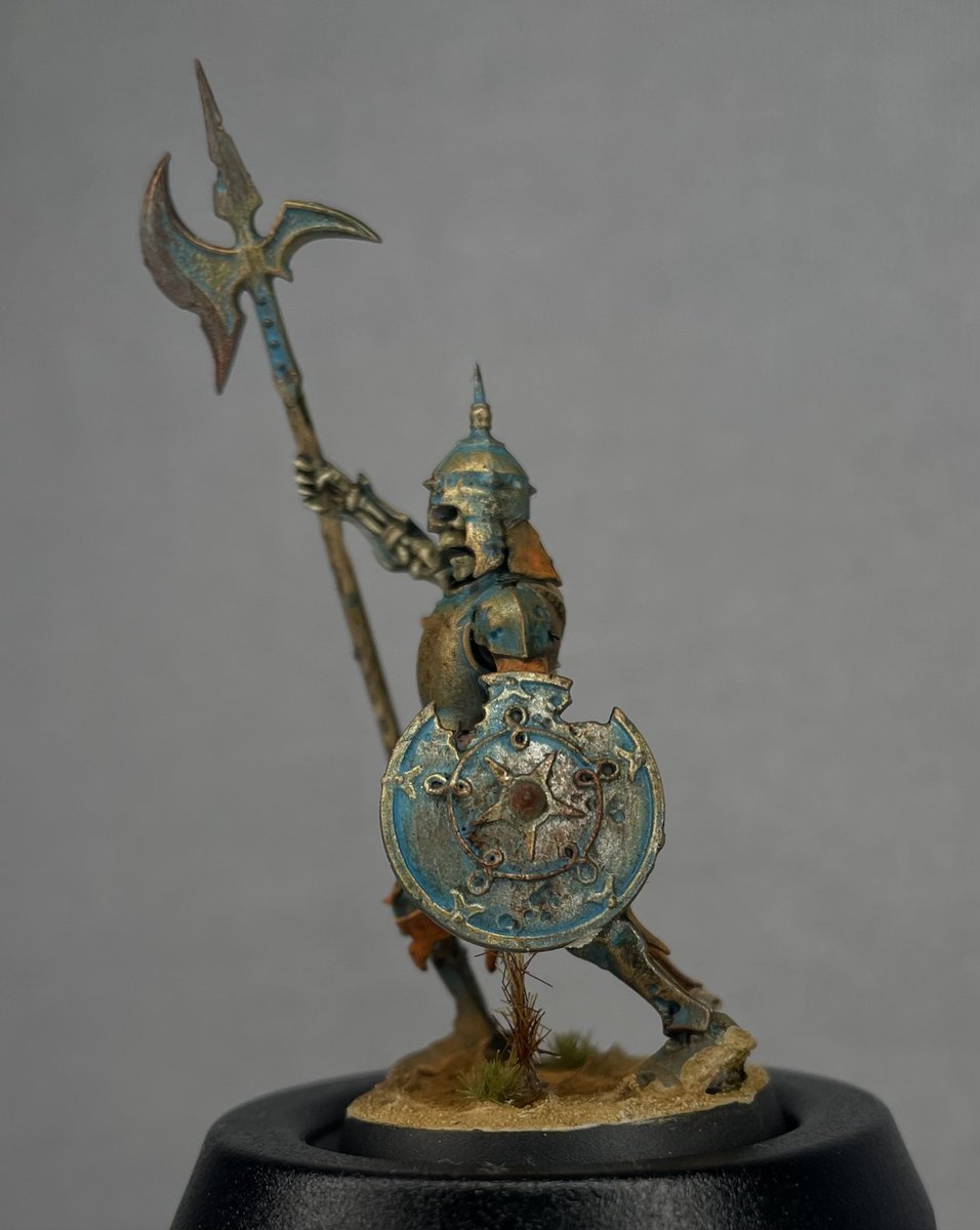sinister_minis's tweet photo. After some of the feedback from you good folks I managed to finish off my first Deathrattle Skeleton (and my first miniature of the year) 

let me know what you think of the finished model!
@warhammer #WarhammerCommunity #warhammer https://t.co/M6oaVKAGwg