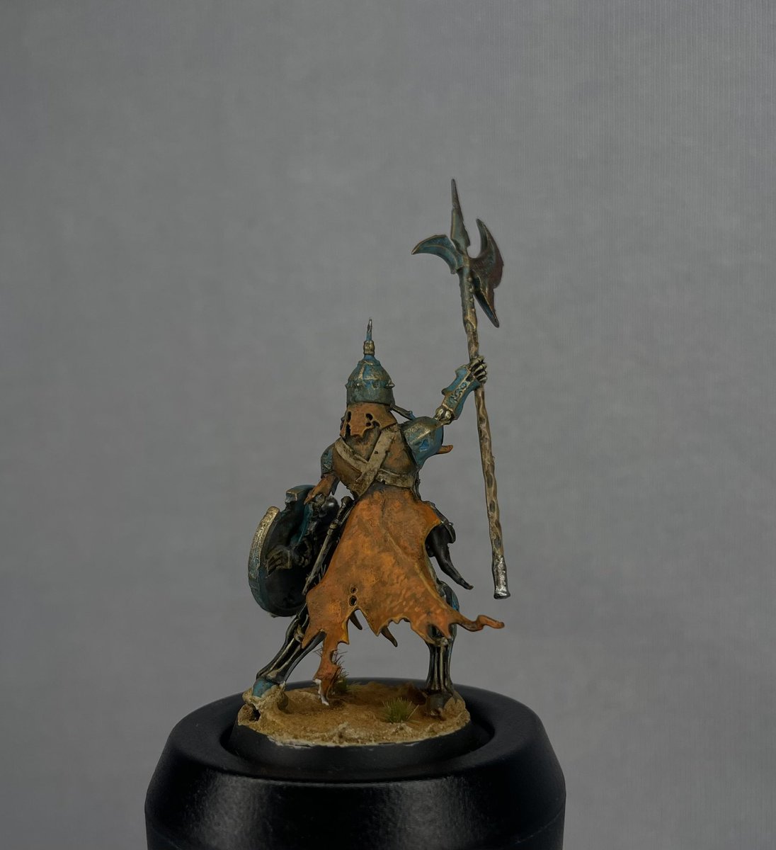 sinister_minis's tweet photo. After some of the feedback from you good folks I managed to finish off my first Deathrattle Skeleton (and my first miniature of the year) 

let me know what you think of the finished model!
@warhammer #WarhammerCommunity #warhammer https://t.co/M6oaVKAGwg