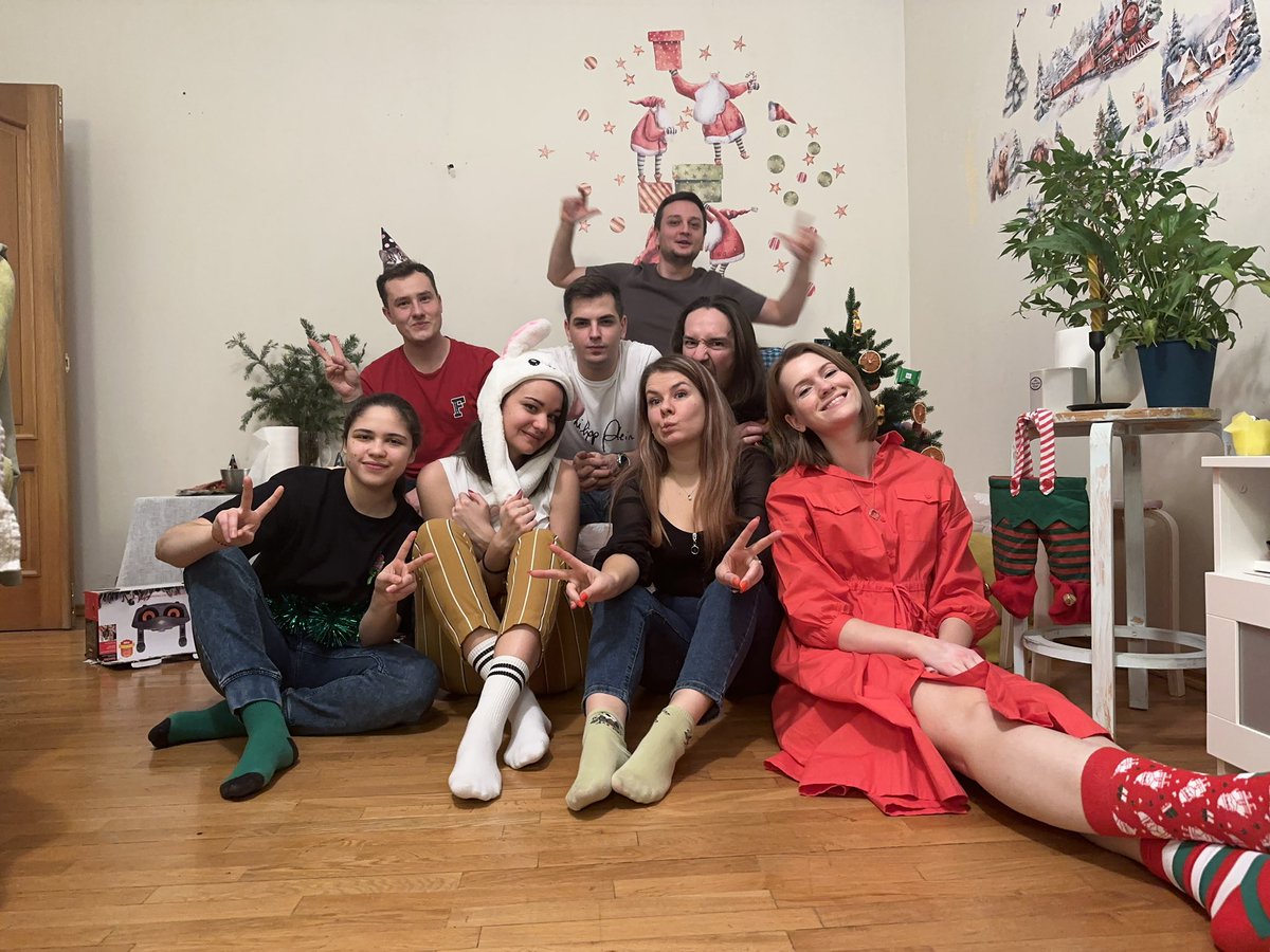 barankaaa's tweet photo. спасибо этому году, что дал мне замечательных люде��, которые не дали впасть в тоску 💫 https://t.co/FwKHEp5mRK