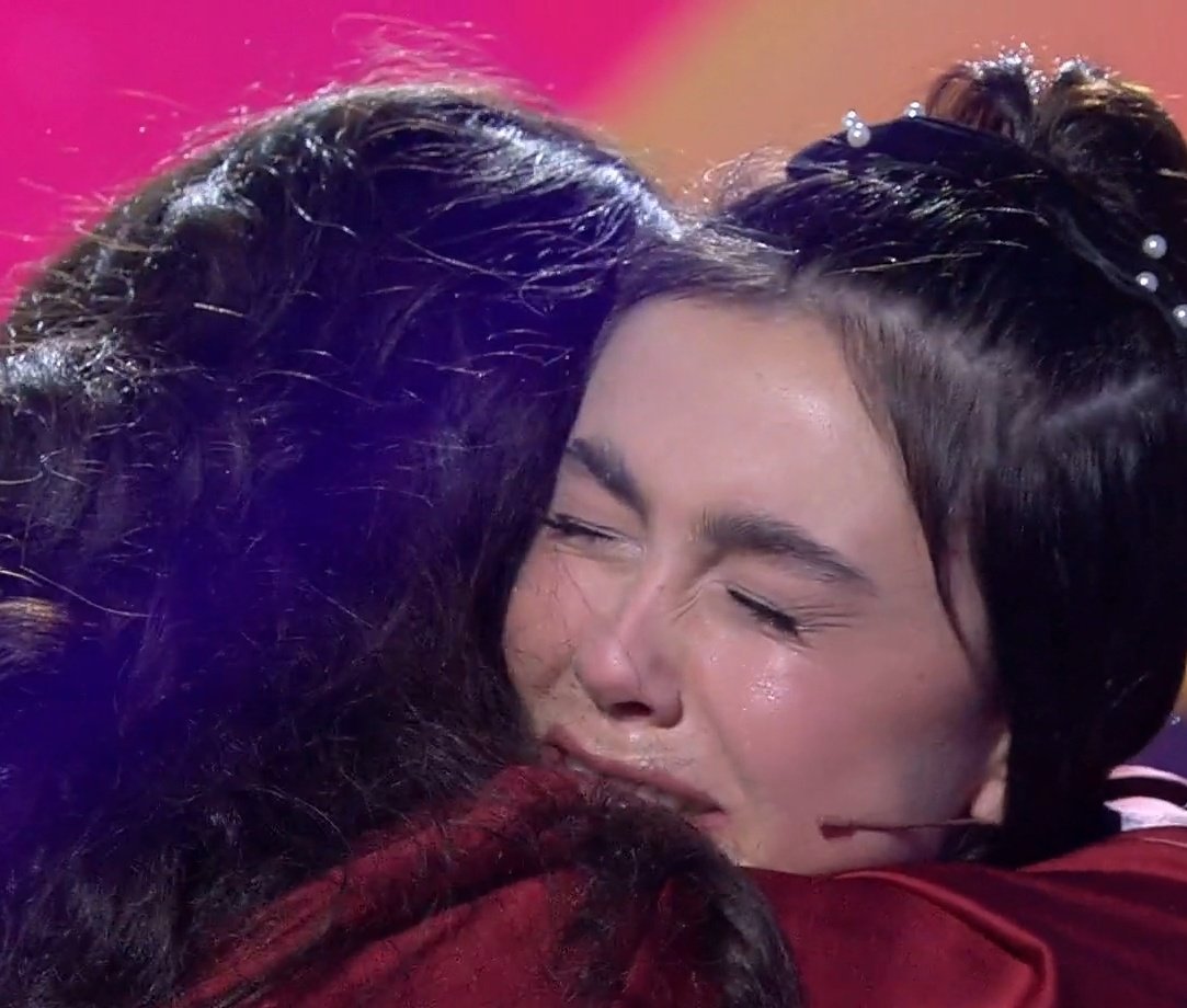 OT24h's tweet photo. Chiara rota y llorando a mares porque Salma se va

Igual era verdad que le querían, que era buena gente y que os habéis montado una película tremenda en vuestras mentes, ¿no?
#OTGala5 https://t.co/ONQEUBhlVO