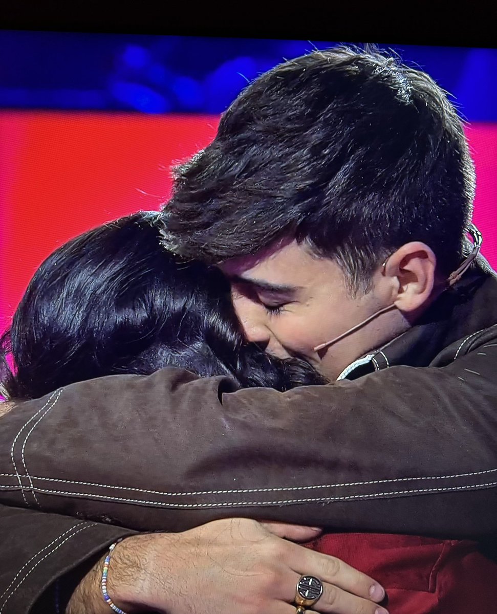 oscaarfont's tweet photo. el cariño que le tienen todos y cada uno de sus compañeros, no os dice nada? es que me parece surrealista la narrativa colectiva que os habéis inventado vosotros solos #OTGala5 https://t.co/6qQAzmiWhf