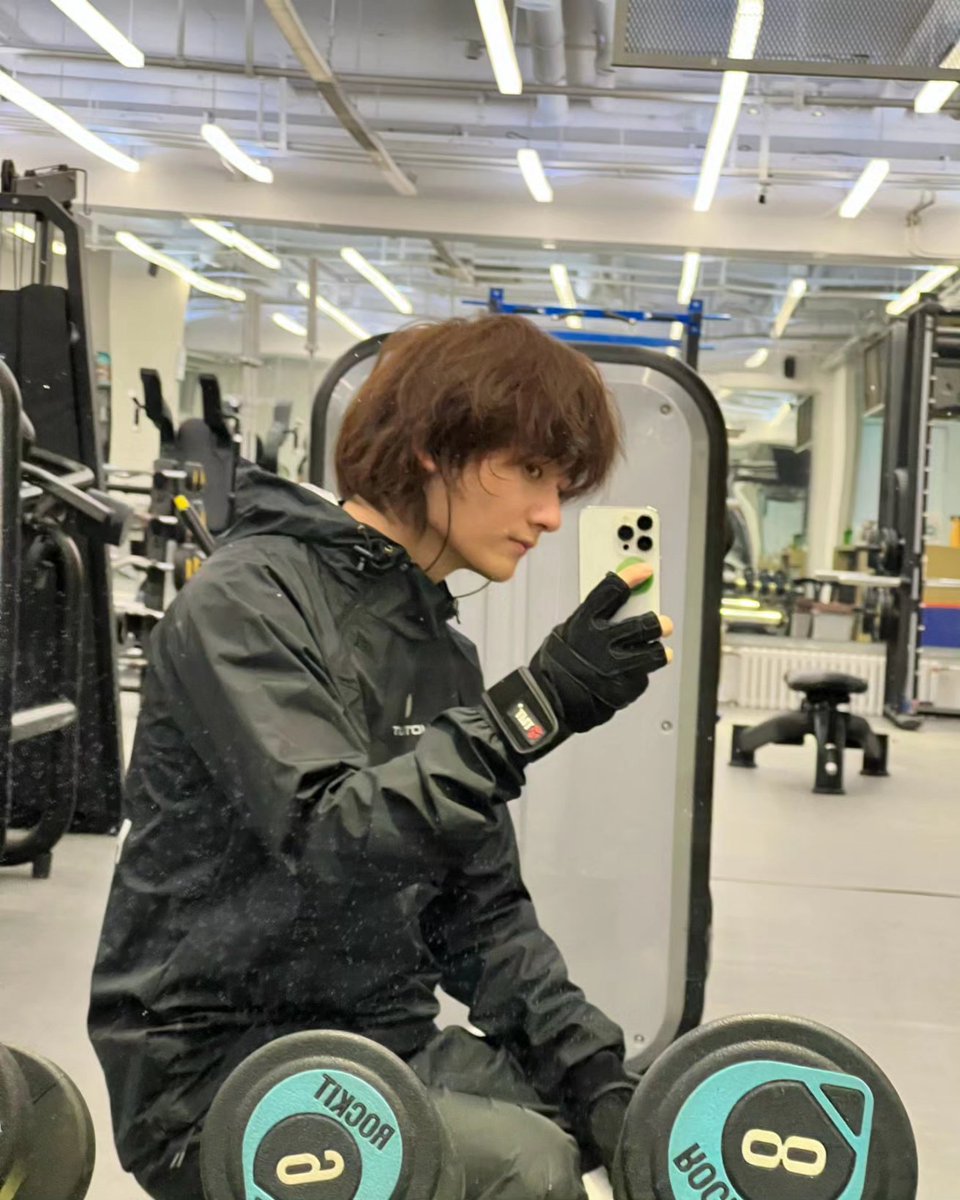TUBS_Peru's tweet photo. Dic.2023
Weibo ➡️ Ji Li.

"Este año ha sido así, ¡Viviré bien el próximo año también! ¡Todos ustedes también!"

https://t.co/Y1SXnx2O8v https://t.co/l8KoTNx9or