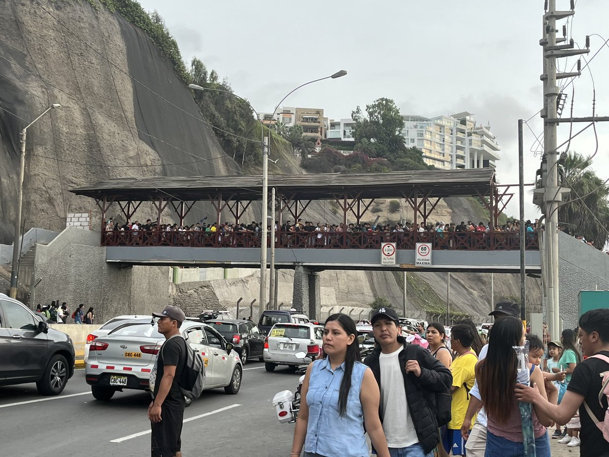 machinads's tweet photo. Así recibe Lima el año nuevo del 2024 en la Costa Verde. 😖 https://t.co/Y69uDnL7uy
