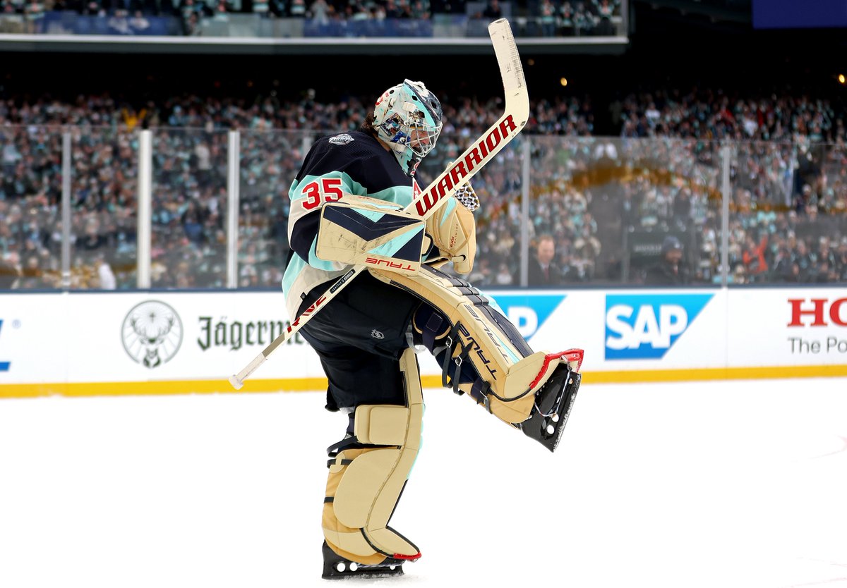 HISTORY!!!

With 35 saves, <a href="/JDac35/">Joey Daccord</a> recorded the first-ever shutout in #WinterClassic history!