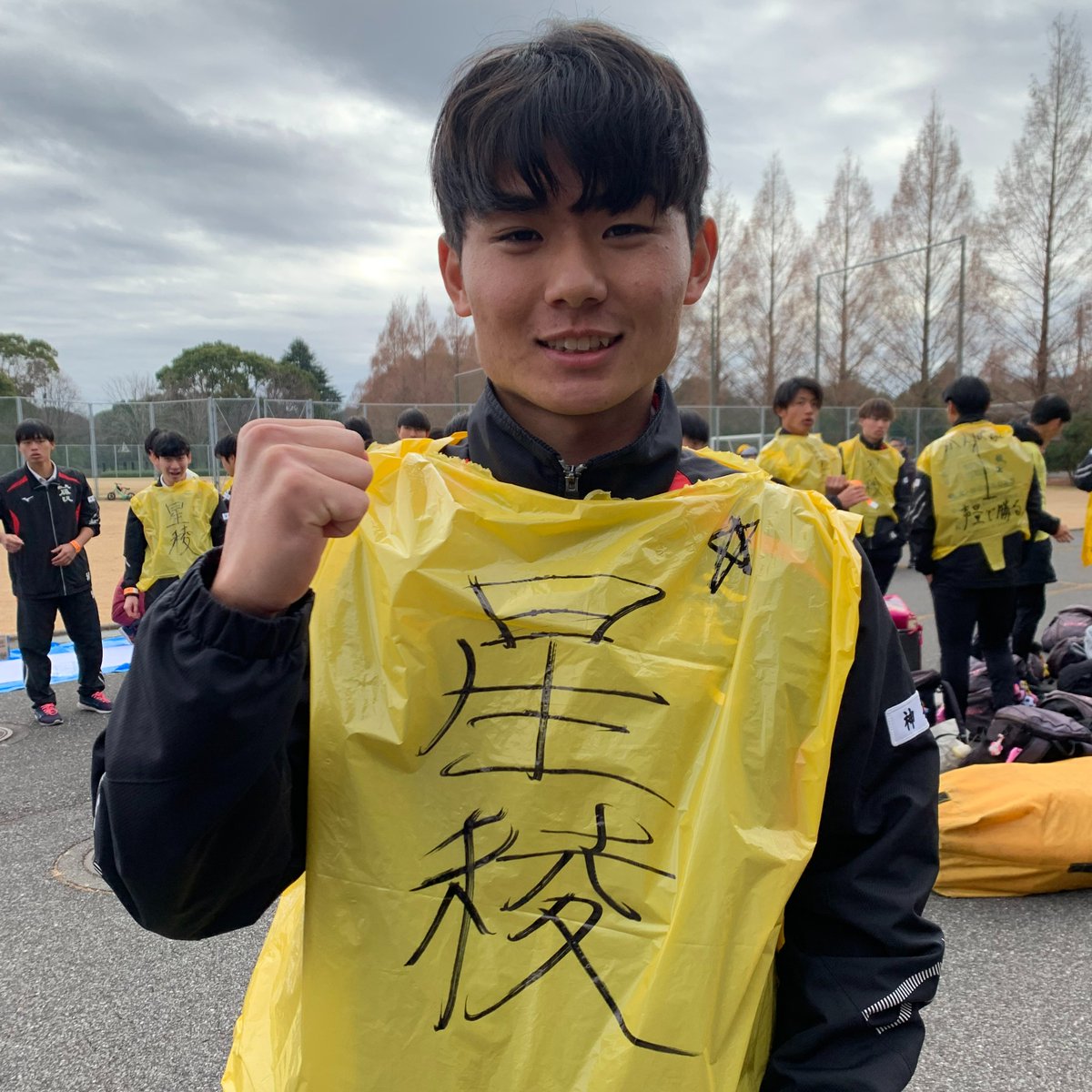 sponichisoccer's tweet photo. 地震の影響で応援団が来られない星陵をサポートしようとチームに呼びかけた #日大藤沢 の渡部瑠太さん（３年）。チームは敗退してしまいましたが、約50人が柏の葉に集結。「誰かのためになろうと思いました。こういうことができるのもスポーツの持つ力だと思います」
#星陵
#高校サッカー選手権 https://t.co/EfqMVlvFe4