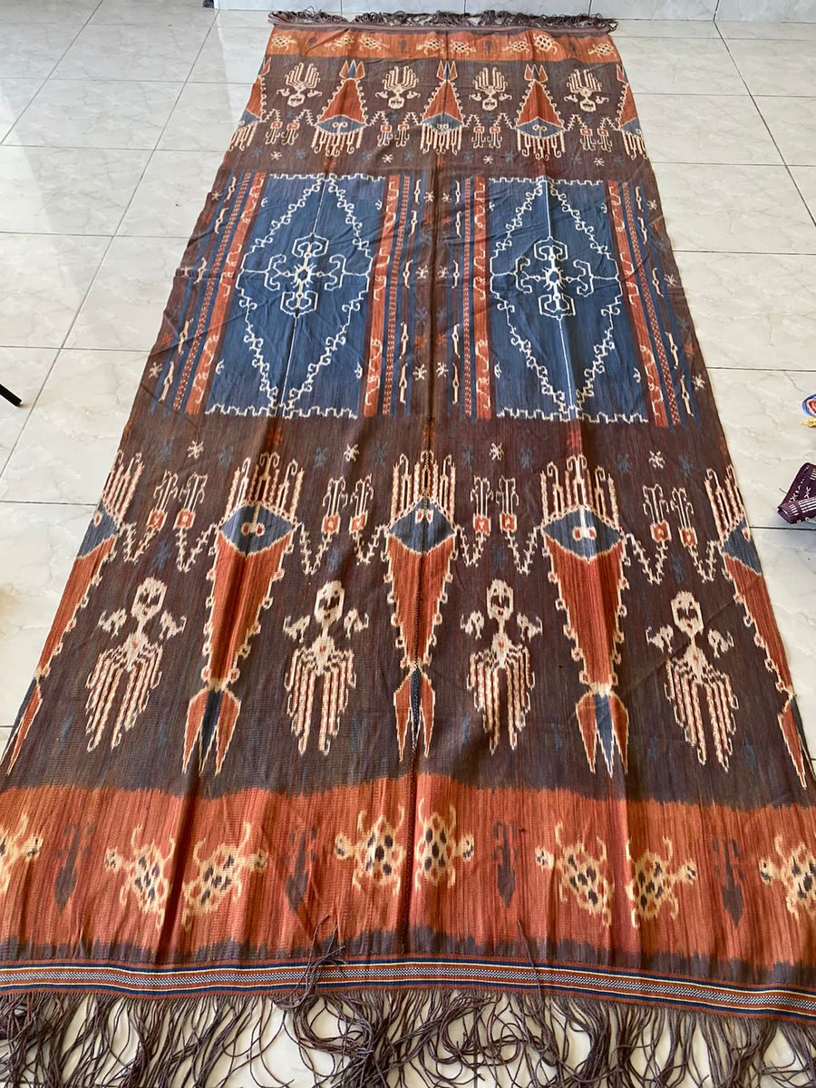 umbudeha's tweet photo. Kain tenun Humba/Sumba
Asli melalui proses pembuatan motif dengan cara ikat dan pewarnaan menggunakan bahan2 alam
#wastranusantara 
#tenun https://t.co/zvloMvKXLU