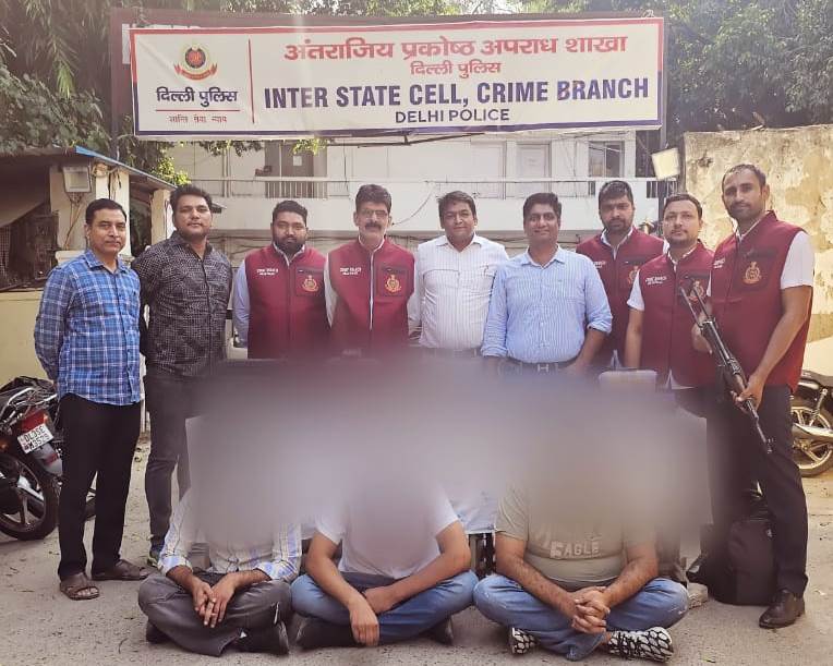 CrimeBranchDP's tweet photo. अपराध शाखा द्वारा अंतरराज्यीय ड्रग तस्कर गिरोह का पर्दाफाश, 03 आरोपी गिरफ्तार 

उप-निरीक्षक राजेंद्र ढाका, निरीक्षक मनमीत, एसीपी रमेश लांबा व उपायुक्त @amitgoelips का सराहनीय कार्य

@DelhiPolice
@Ravindra_IPS

https://t.co/P3sKTzMD7L https://t.co/N4UkRkhjEu