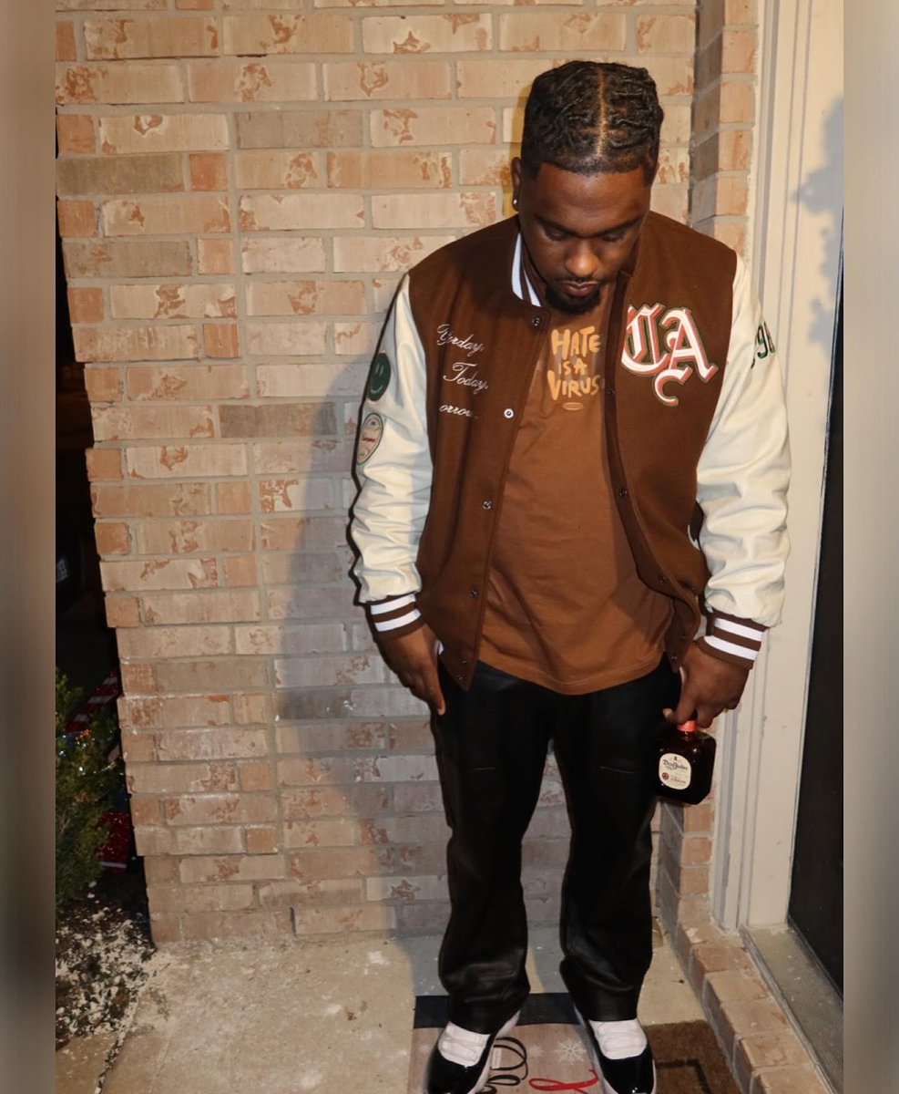 lilyawkwill's tweet image. He had da hood on smash but died wit a pint, not skittles and Arizona… Hoe can bring me 50 pints right now I still won’t think bout leaning on ha 🤷🏾‍♂️❤️‍🩹🩸