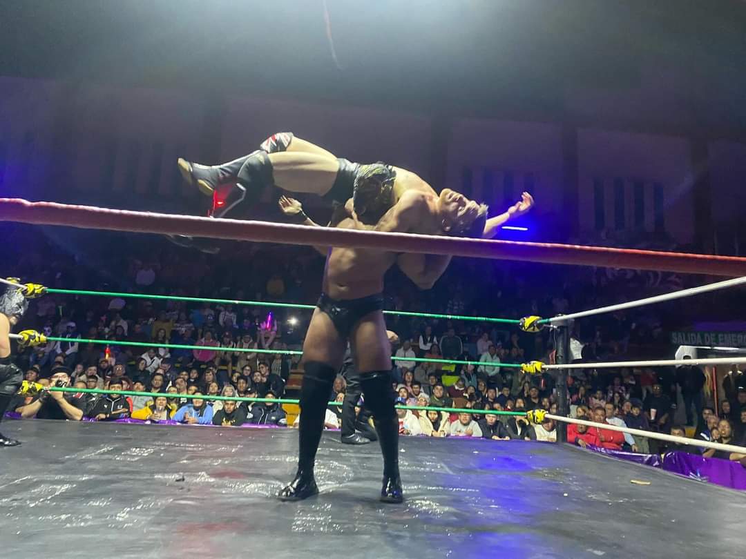 LaTijeraLucha's tweet photo. En una dinámica batalla el #SindicatoInternacionalDeLucha se logra imponer a la #BlackGeneration,en el festejo de 46 años de la gran #ArenaNeza, que luce un marco sensacional #Shocko, #TravisBanks y #HerodesJr se logran imponer a #Flamita, #EmperadorAzteca y #OniElBendito... https://t.co/gbNx30vuEw