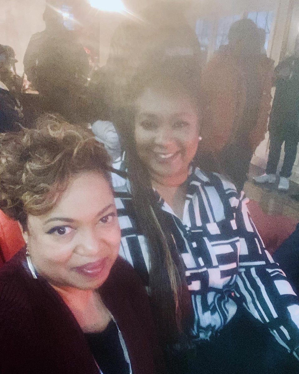 TeachLikeALady's tweet photo. Thank you @drcollins1913 for getting me out of the house today. It was a great distraction. We even got an impromptu performance! #sisterfriends #bossbrunch #tryingtoheal #takingitonedayatatime https://t.co/4l3ri1WmYt