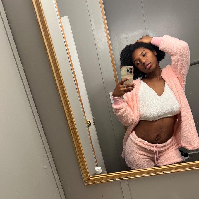 Happy New Year 🎆 https://t.co/9HuPOBJER5