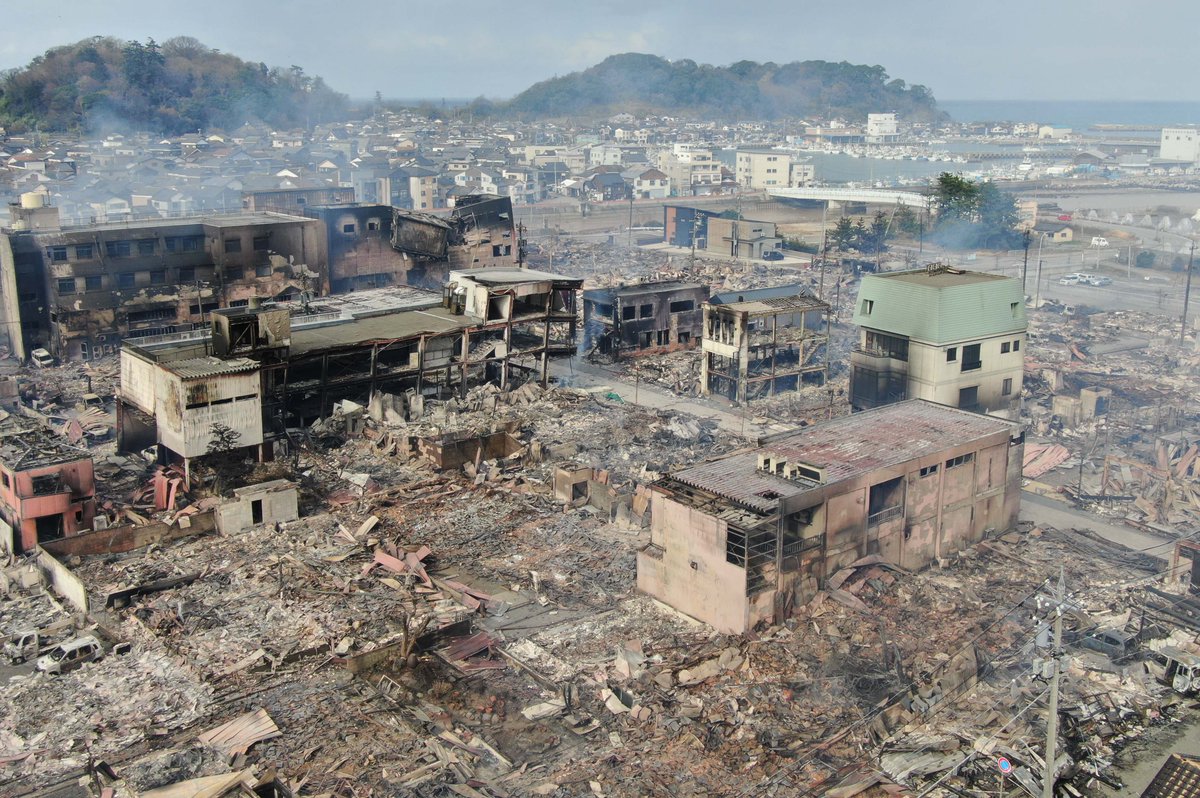 一面焼け野原となった輪島市の朝市通り周辺＝２日正午、ドローンで撮影
＃令和6年能登半島地震　＃被害状況