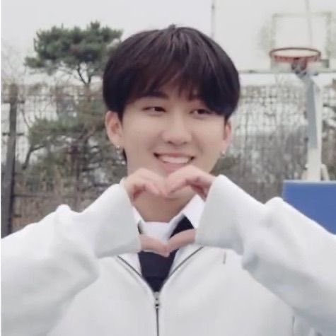 i’m looking for interactive moots! (pt3)

• 08’
• my ults are skz, atz, txt, and bts
• any fandoms are welcome just don’t be toxic 
• not new to #kpoptwt or #stantwt 
• my dms are always open for conversation!! just don’t be weird