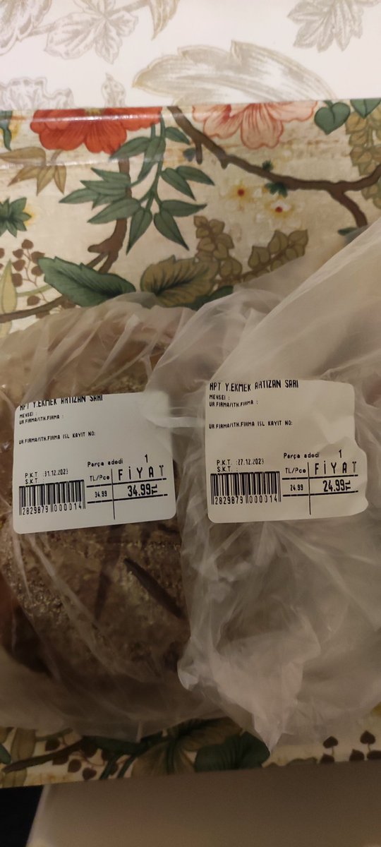 Aynı Markette aynı ekmek cinsi aynı gramaj 12 gün arayla gelen %40 zam. #ZamGeldi