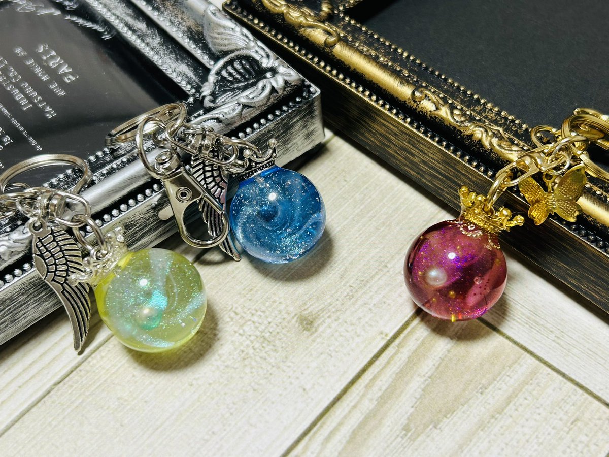 あけましておめでとうございます´ω`*
今年もよろしくお願いします(*..)

この間作った三兄弟を載せてます🍀*゜

 #レジン  #レジン好きさんと繋がりたい 
 #ハンドメイド  #ハンドメイド作品  #ハンドメイド好きさんと繋がりたい