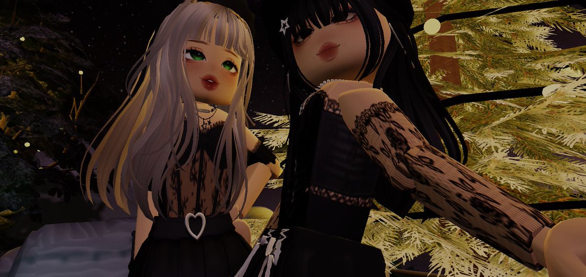 official12765's tweet photo. Happy new year from Kaede and Sayomi!!~  🌕✨ https://t.co/w8PnRNuSpp