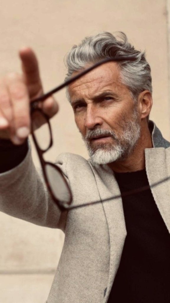 عام مضى وآخر أتى.... محطات في قطار الزمن، فاجعل الحب متاعاً لسفرك فأنت تعلم من أي محطه صعدت ولاتعلم بأيها تنزل. 
💝💝💝🌺💝💝💝