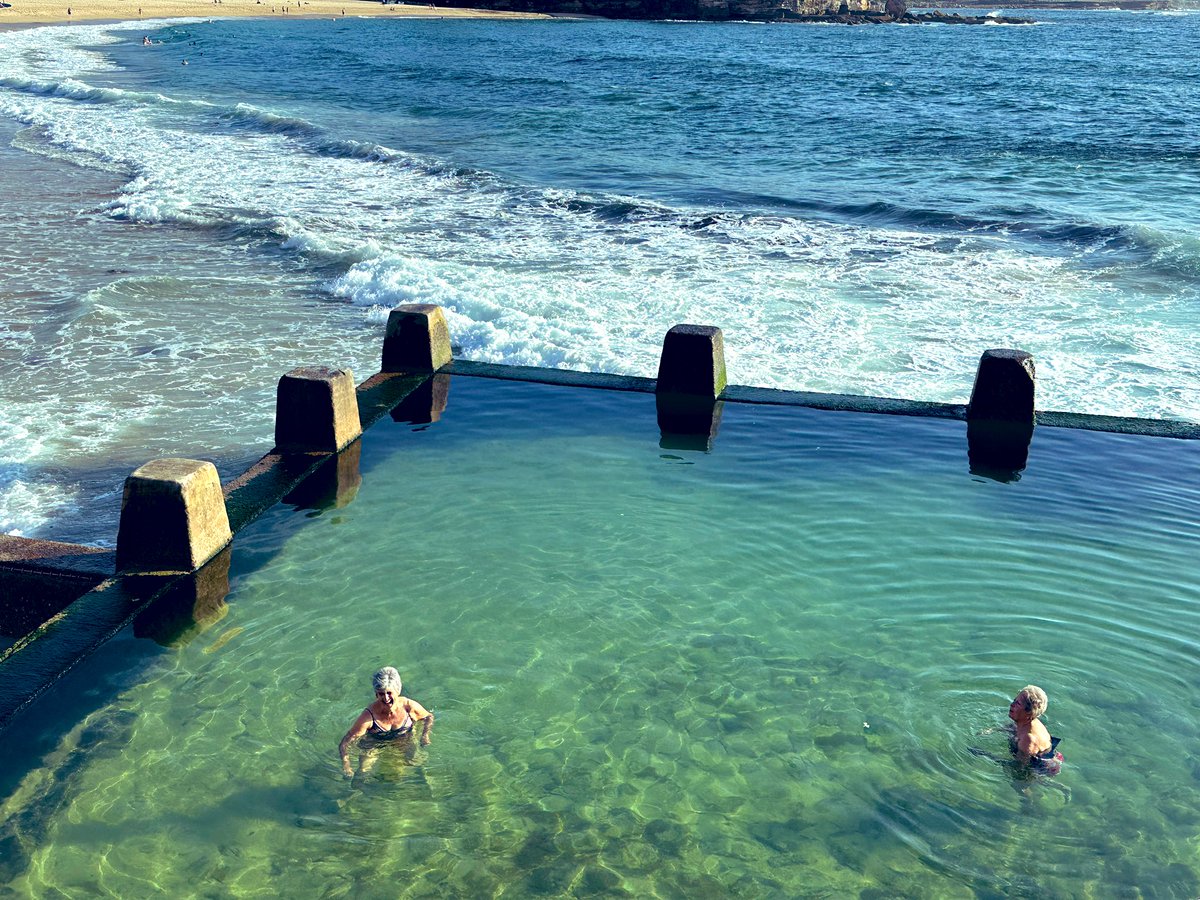 subbie's tweet photo. Coogee beach offers an ocean pool at each end. And such a lovely bit of ocean to swim across! Saw lots of little stingrays on the bottom today. #oceanpool #swimming #coogee https://t.co/f5A6bu9PUm