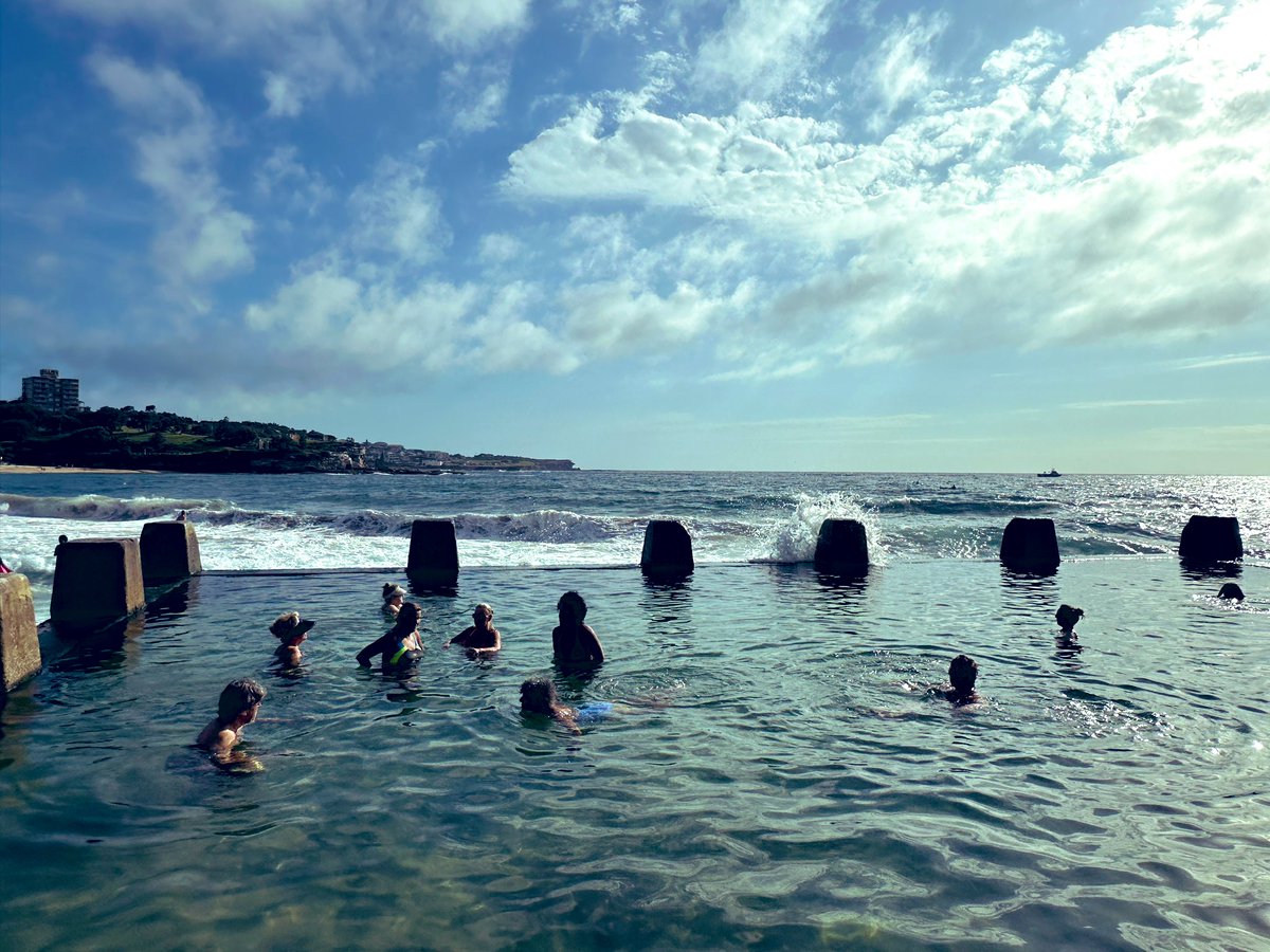 subbie's tweet photo. Coogee beach offers an ocean pool at each end. And such a lovely bit of ocean to swim across! Saw lots of little stingrays on the bottom today. #oceanpool #swimming #coogee https://t.co/f5A6bu9PUm