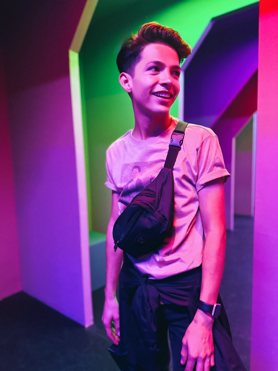 victoralfonsocf's tweet image. Capturando momentos, viviendo la vida a mi manera 🕶️🤘 #EstiloPropio #CoolVibes 🌊🌃 Noches inolvidables, risas y aventuras sin fin 🌟🌙 #NocheDeDiversión #VidaCool 😎🚀