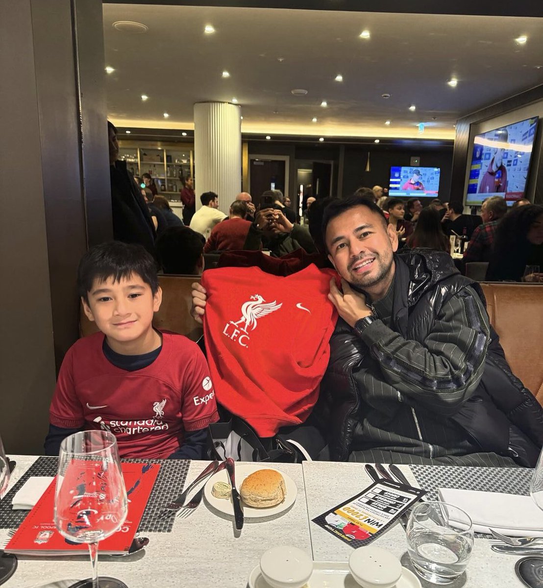The_RedsIndo's tweet photo. Rafathar is Red! 🔴🔥 https://t.co/RyTRvajUod