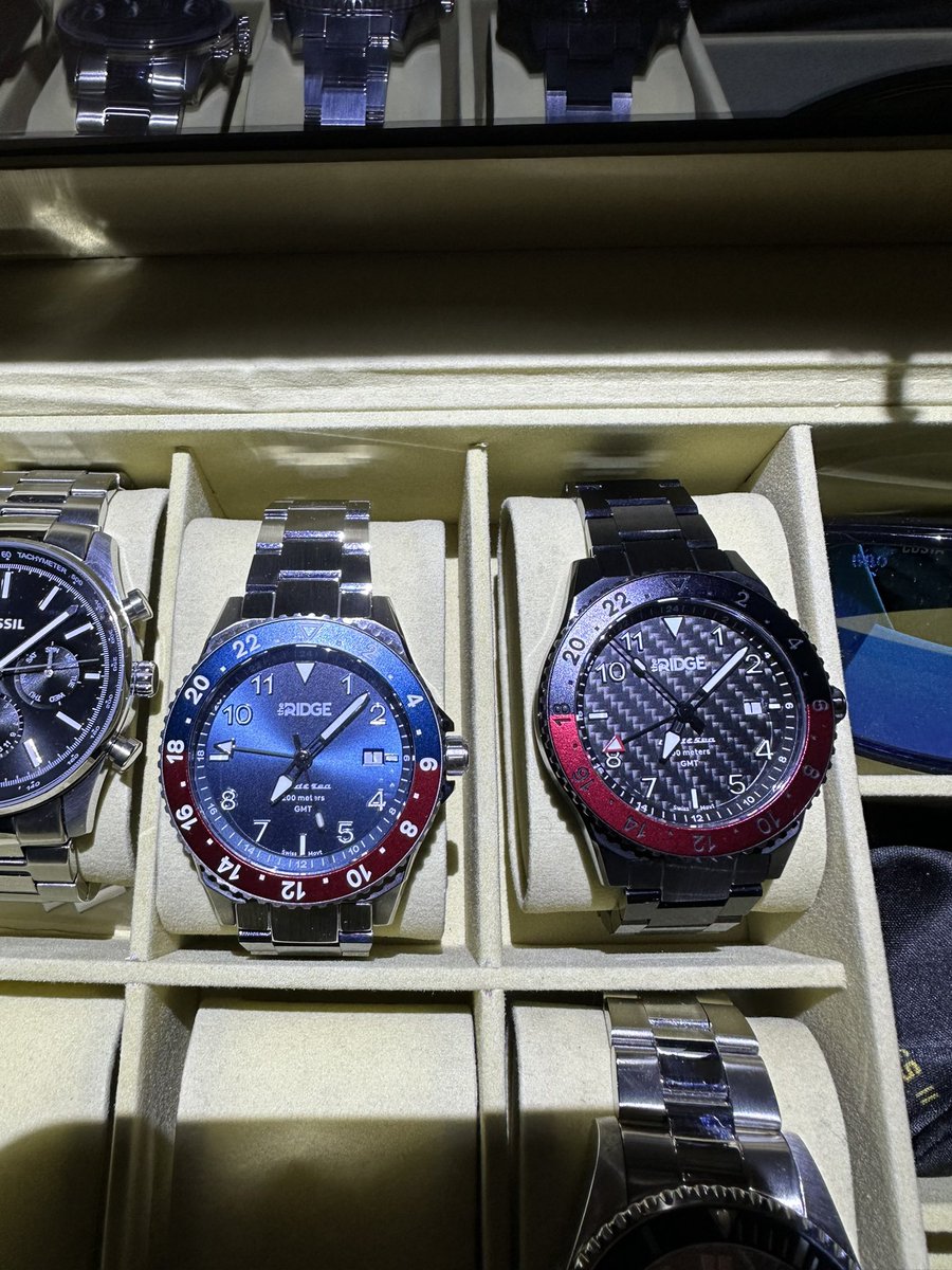 CarothersAustin's tweet photo. @ridgewallet I got a Chiefs wallet &amp; 2 of the Land &amp; Sea watches from my wife for Christmas. Love adding to my collection of Ridge!! https://t.co/WsuZgD6fBg