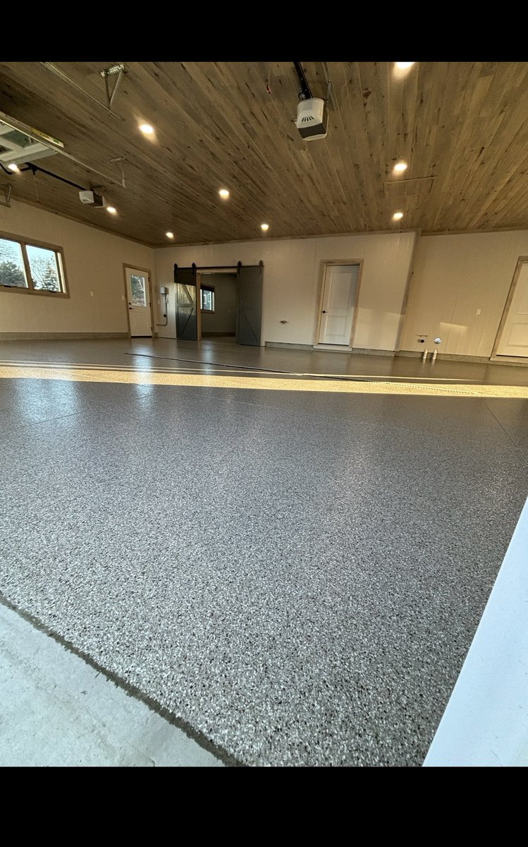 epoxycosd's tweet photo. To get on the books in 2024, contact us via email (chris@epoxycosd.com) or give us a call 📲 (605)376-0910. Take your garage to a new level this new year! 💎👌🏻 https://t.co/ksGzLyZIdR