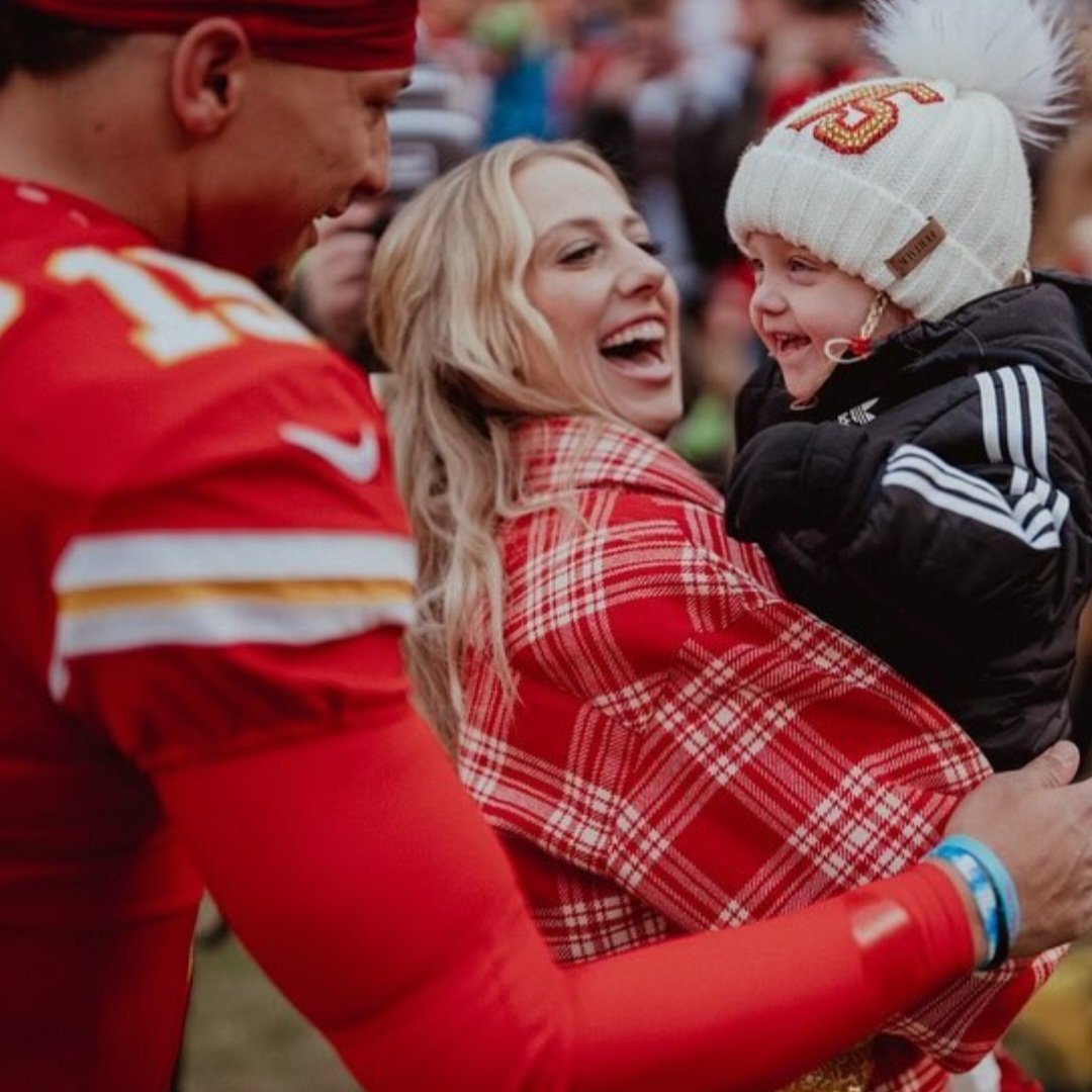 JtotheEtotheR's tweet photo. I just love this picture! #ChiefsKingdom https://t.co/VOONowN0Ca