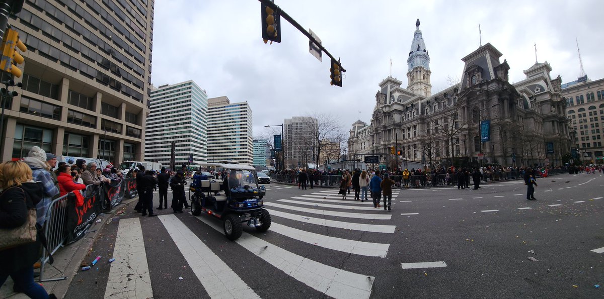 PPDExplorers's tweet image. We have great young adults in this city @PPDExplorers who volunteered on New Year's Day providing refreshments to @PhillyPolice &amp;amp; @PhillyFireDept working the parade route....Thank you to all of them! Cpl. @PPDInspJThomas