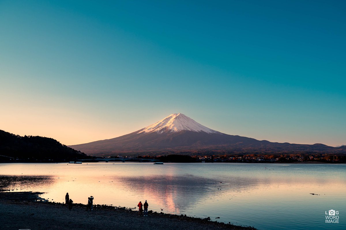 logword's tweet photo. 明けましておめでとうございます🎍🗻
今年もよろしくお願いします🙇
#Nikon #Z6II w/ Nikkor Z 28-75 mm f/2.8
 #誰かに見せたい景色 #写真好きな人と繋がりたい #カメラ好きな人と繋がりたい #カメラマンさんと繋がりたい
#japan #日本 #富士山 #fujisan 
#絶景  #あけおめ 
https://t.co/iLM96TyURz https://t.co/bnK20okU6H