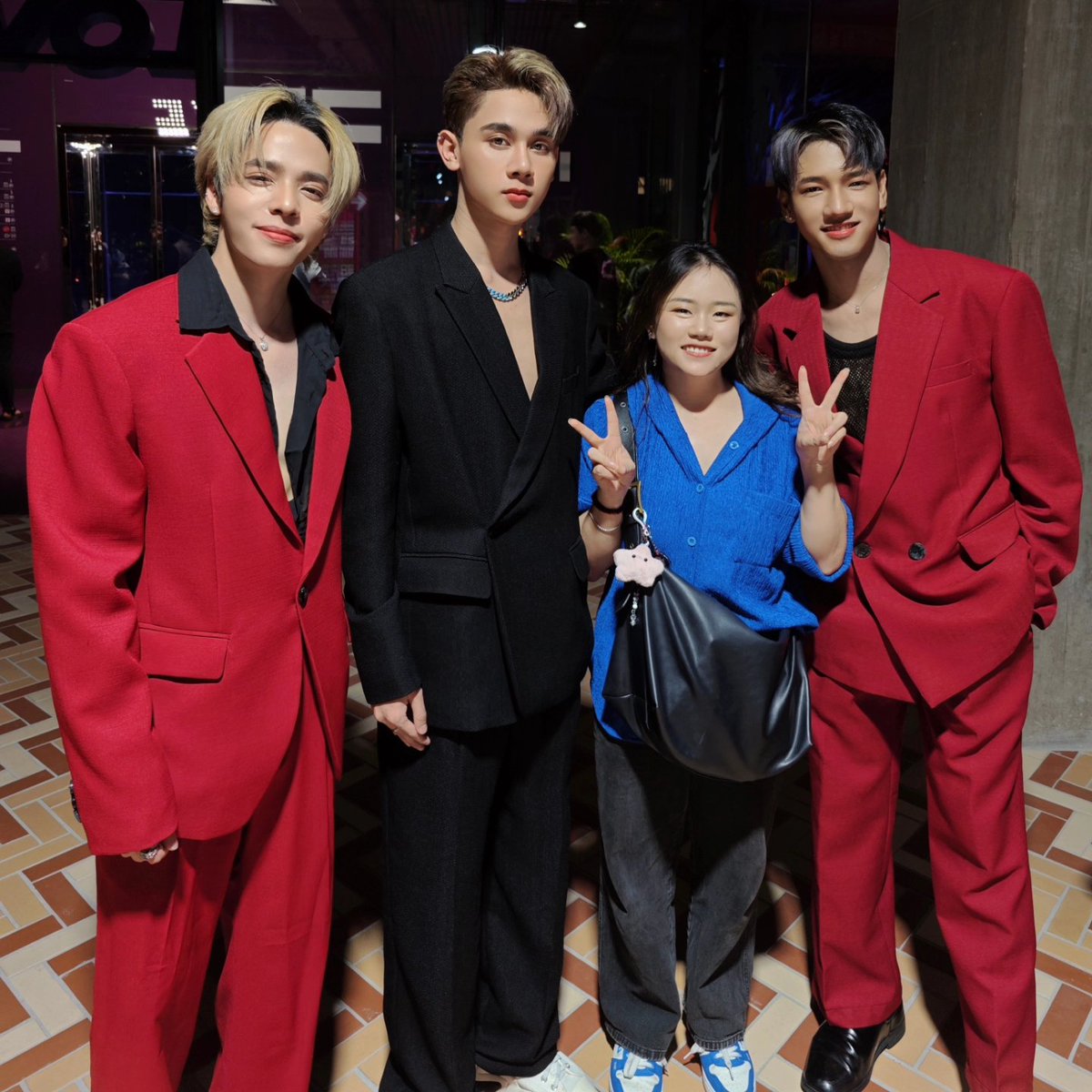 feiyang6969's tweet photo. @Nhakun_ @Light_Naruesorn @obnithik_ @Torpl_k 
I'm back in China, see you next time, love you all! https://t.co/p9dmTRuv38