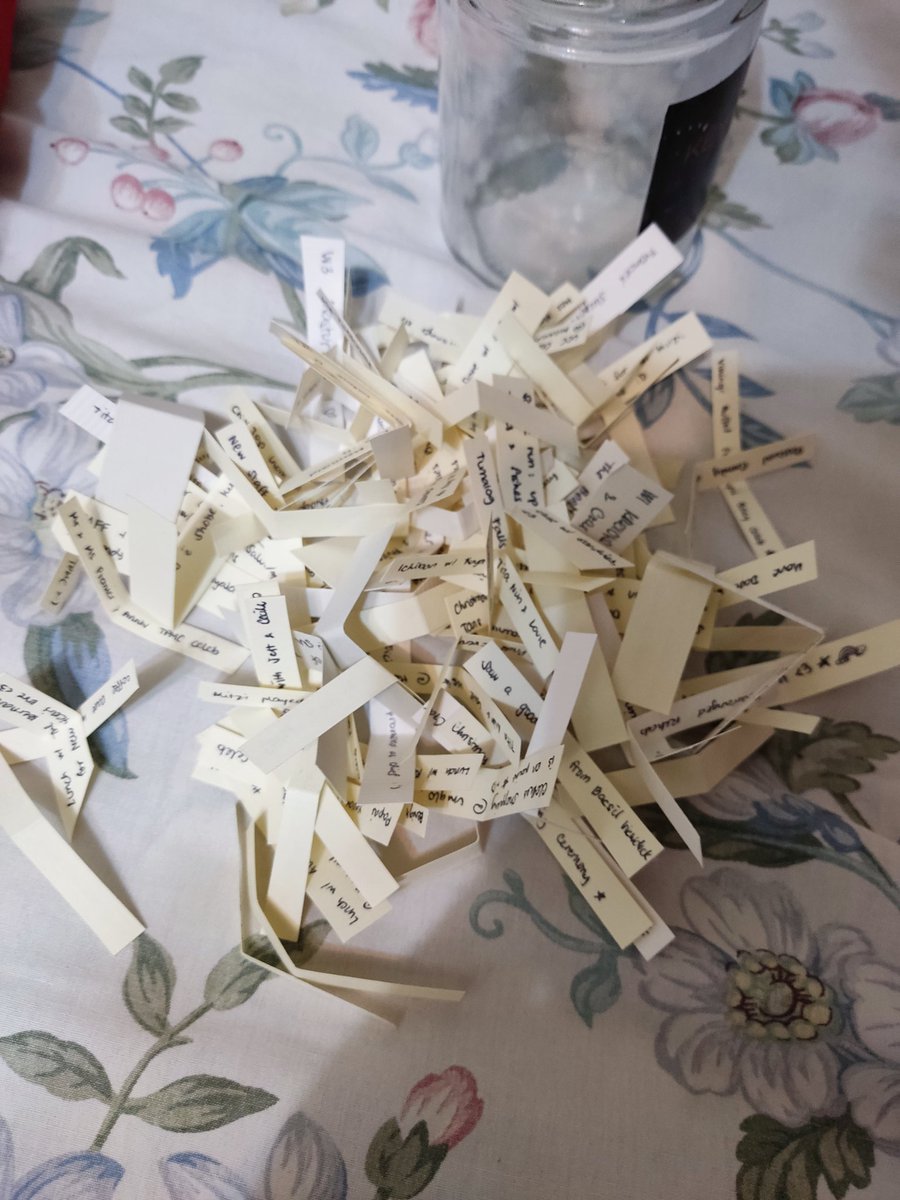 thenameisjayc's tweet photo. Write at least one good thing, even the littlest one, every week then put them in a jar. When the year ends, read them all.

Huhu. Grabe. Grateful for a grateful heart. Kahit masakit, nagpasalamat ka pa rin and considered it good. Will definitely do it again this year. ✨ https://t.co/8LLmmUexCh