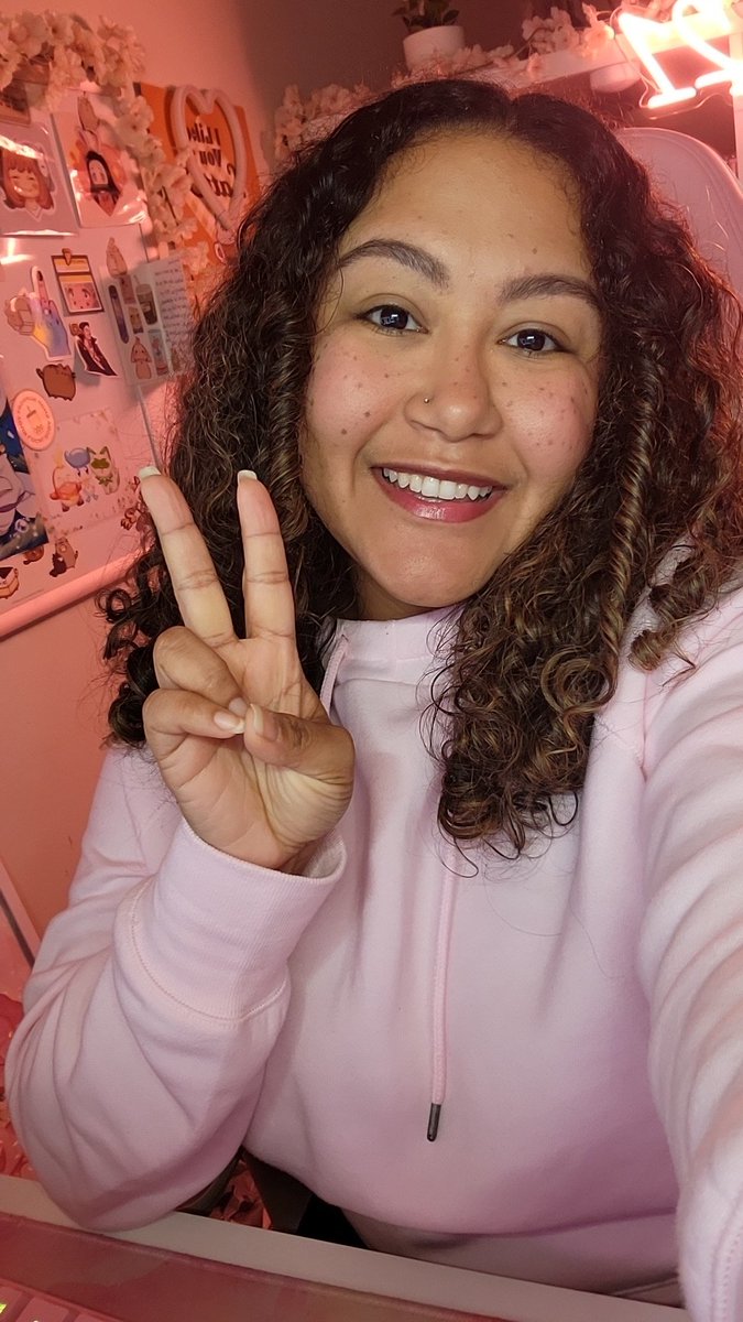 FrizzyLizzy317's tweet photo. WE LIVE!!! 1st stream of the year!! 🥳🥂💕

✨️🌸 https://t.co/15WCcSYeEf 🌸✨️ https://t.co/ami6Gl6uQQ