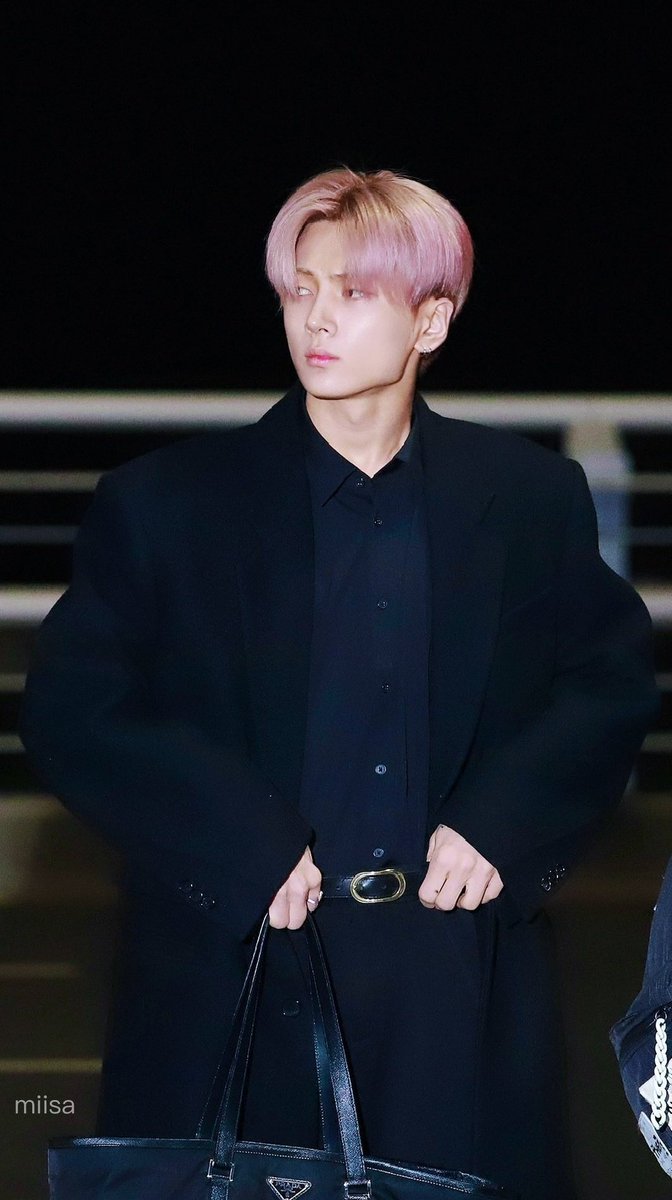 201KMJS's tweet image. 240102 #WINTER and #JAY at ICN International Airport heading to Japan