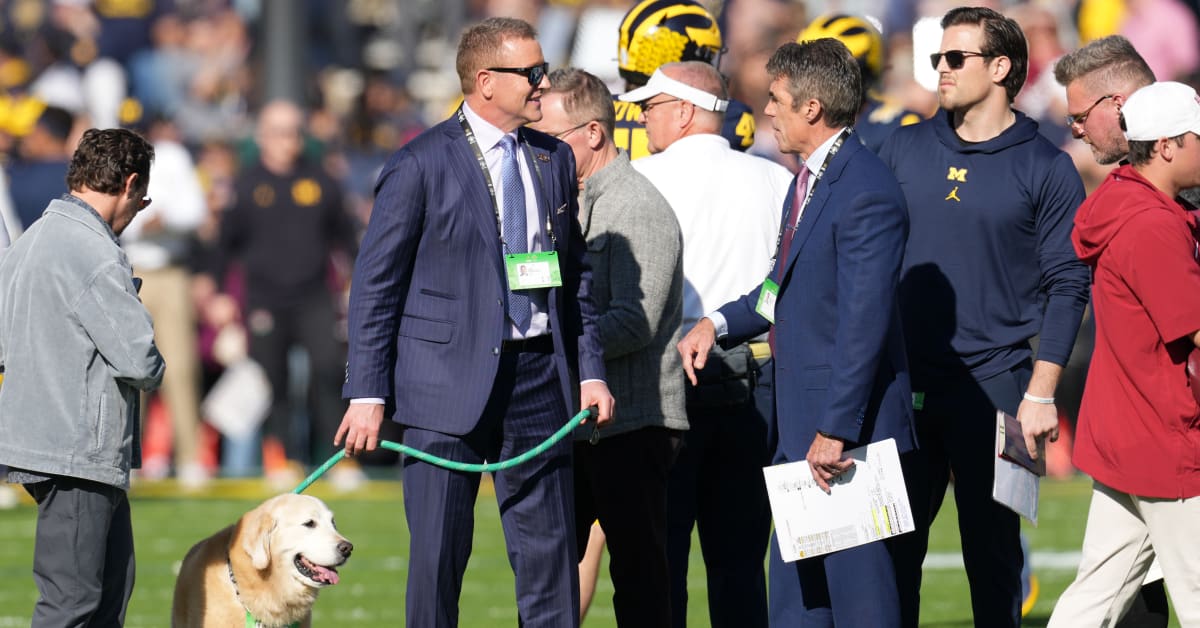 RonBohning's tweet photo. Kirk Herbstreit’s Dog Received a Rose Bowl Press Credential and CFB Fans Loved It https://t.co/uaUozQgVtm #CollegeFootball #ExtraMustard https://t.co/7vWqWEvdoA