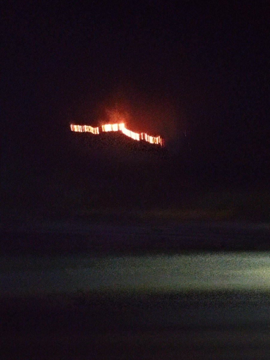 SABRICACAO's tweet photo. Incendio en cerro , después de peaje Valencia -CCS antes de San Joaquín @rafaellacava10 @victoria1039fm #incendio https://t.co/DG37BwyXXO