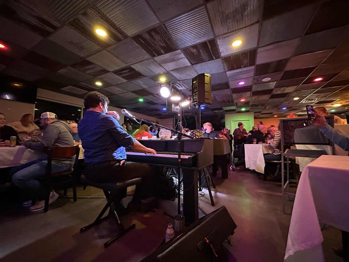 PinetopNR's tweet photo. Dueling Pianos with Taco Bar
Jan 12th &amp; 13th 
https://t.co/28jNfrOx6y https://t.co/xILLlK5Mxs
