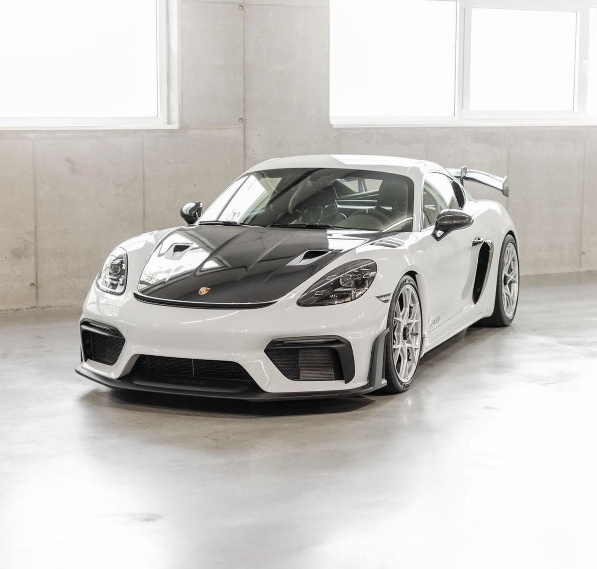 Carrara White Metallic Cayman GT4 RS