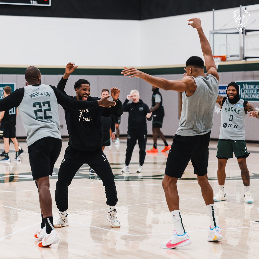 willielindquist's tweet photo. Big moment for @mbeasy5 π’π¦π’ #Bucks #threeeee https://t.co/FGxULMlbUf