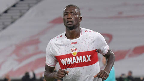 ThePitch333's tweet photo. 🔍👀 MU đang theo đuổi tiền đạo "hiện tượng" Bundesliga, Serhou Guirassy, cạnh tranh với Tottenham và Newcastle. Chân sút Stuttgart ghi 17 bàn sau 14 trận và có điều khoản giải phóng chỉ 15 triệu bảng. https://t.co/CsoAyxzpu2