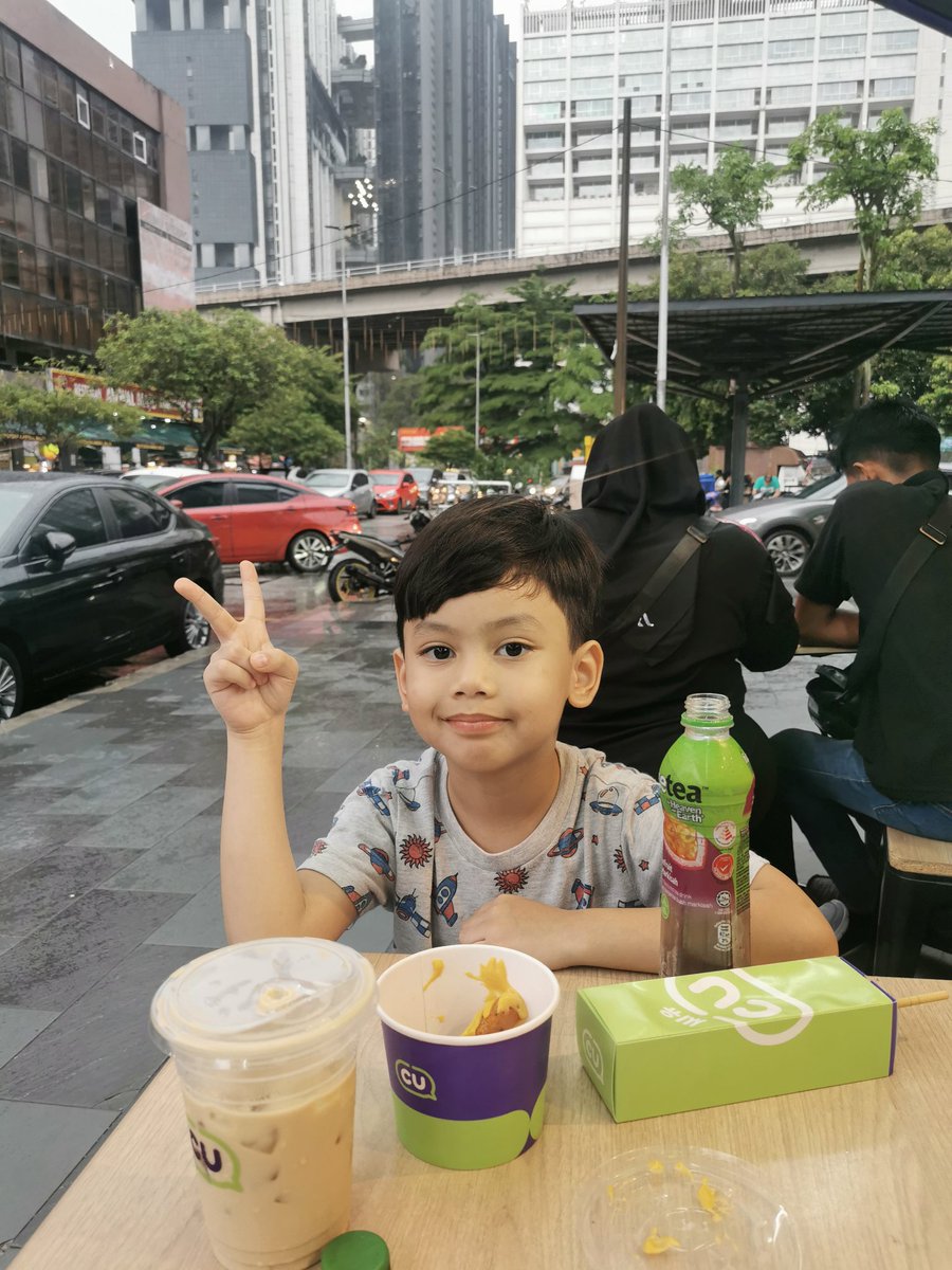 ecahharis's tweet photo. Budak ni semalam cakap kat mummy: Mummy no more rotan for this year ok.  🙂

Alaaaa ciann tapi nanti kalau benakal kene piak jugak tau. 👻 Hahhahaha (mak jahat)

Love u sayang.. https://t.co/fhs3aFwtFQ