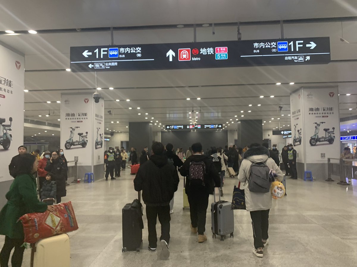 murongyan5's tweet photo. 元旦放假，孩子没有休息，去考了杭州的学校，成绩出来了，是第二名。现在接下来考虑的是如何筹集高昂的学费。😭😭😭 https://t.co/wNQyTR7d1l