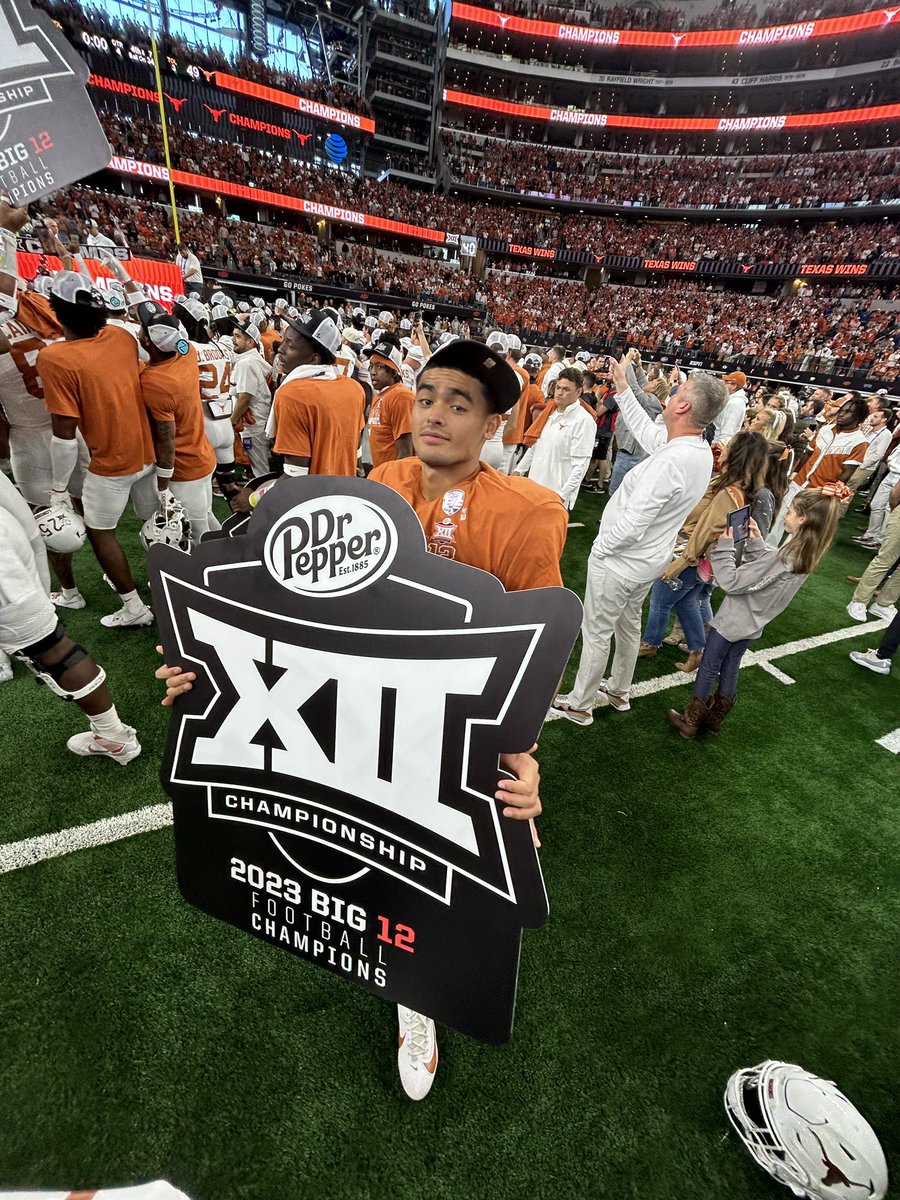 GO TIME!! <a href="/AkanaTausili/">Tausilinu’u Akana</a> <a href="/TexasFootball/">Texas Football</a> #HookEm