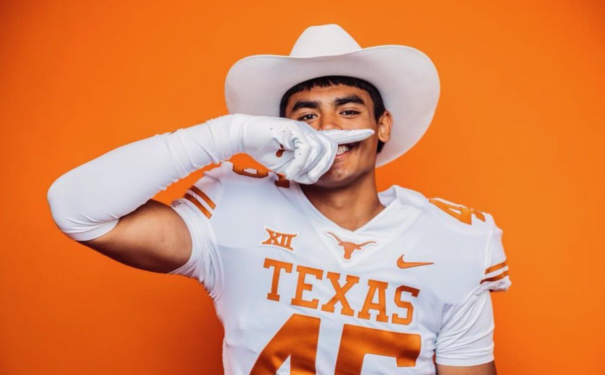TheStandard_Co's tweet photo. GO TIME!! @AkanaTausili @TexasFootball #HookEm https://t.co/pvqdRtlNyB