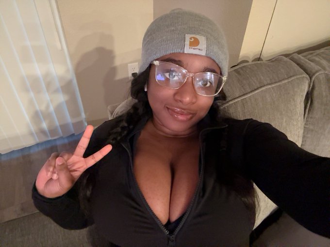 ✌🏾 go to pose https://t.co/O9lHOaLC5e