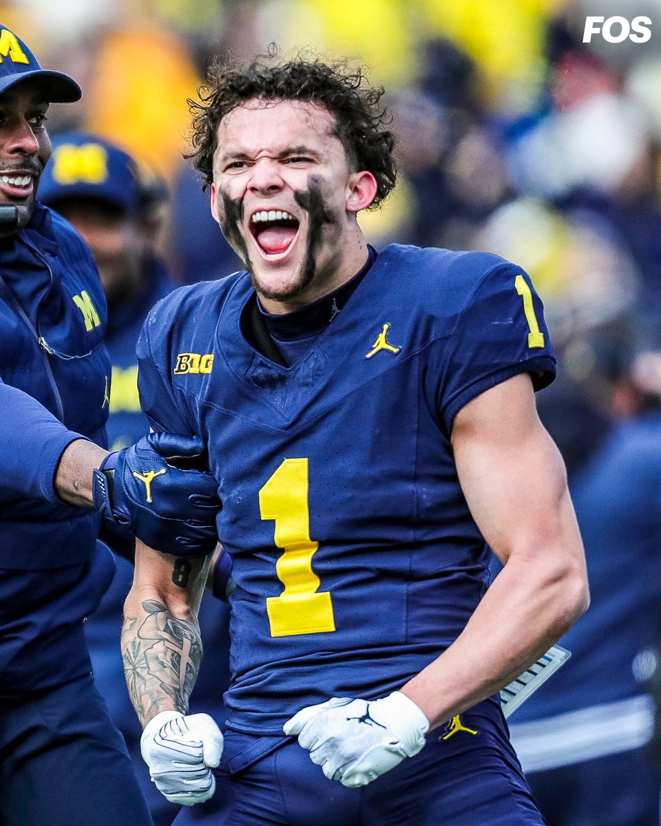 FOS's tweet photo. Roman Wilson grew up in Kihei, Hawaii, where he won four state titles.

It vaulted him to a four-year WR career at Michigan — and he's forever proud of his home.

“I’m going to take responsibility for making sure my generation of kids there get to accomplish their goals... not held back just because they’re in the middle of the Pacific Ocean.”

Now, Wilson and the Wolverines are headed to the National Championship.