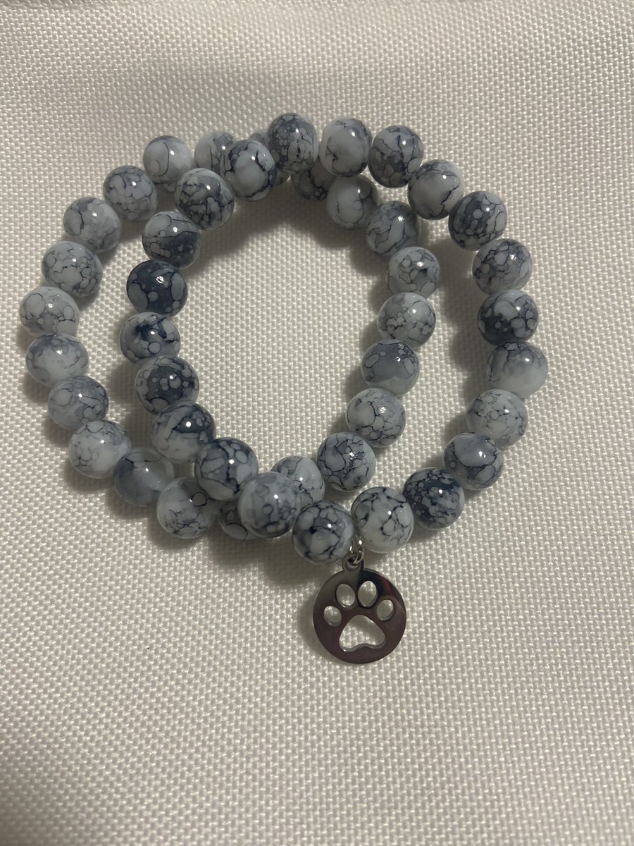 aflannery419's tweet photo. New Year deal! $4 + shipping. Get it at:   https://t.co/Oc2Je8dQBZ 

#petlovers #doglovers #HappyNewYear2024 #handmadebracelets #smallbusiness #charmbracelets #jewelry https://t.co/zrgL2mBaqf