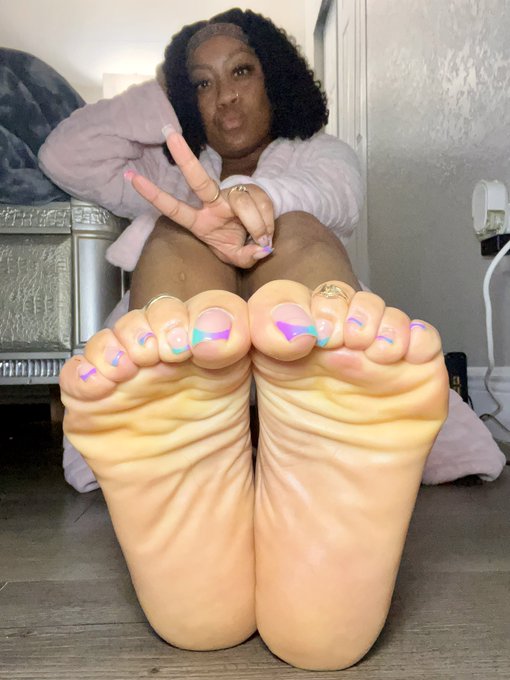 New pedicure coming this Thursday https://t.co/ldC5padd4s<a href="/tag/prettyfeet"class="tags"><span>#prettyfeet</span></a><a href="/tag/feetfinder"class="tags"><span>#feetfinder</span></a><a href="/tag/feetloversonly"class="tags"><span>#feetloversonly</span></a>