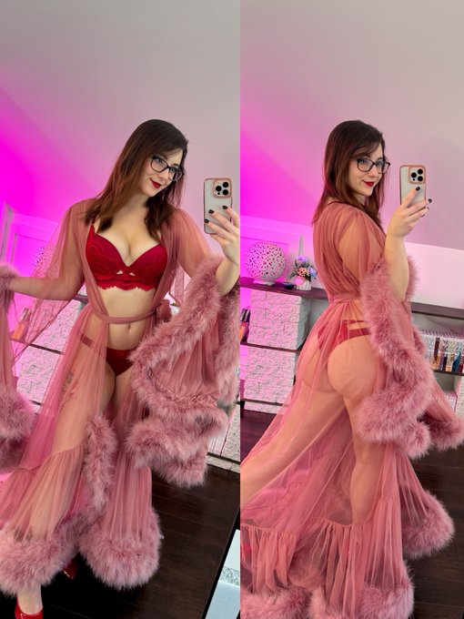 Front or back? ❤️ https://t.co/ctZYkVvWX2